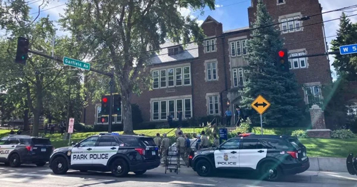 Стрілянина в католицькій школі Міннеаполіса під час молитви