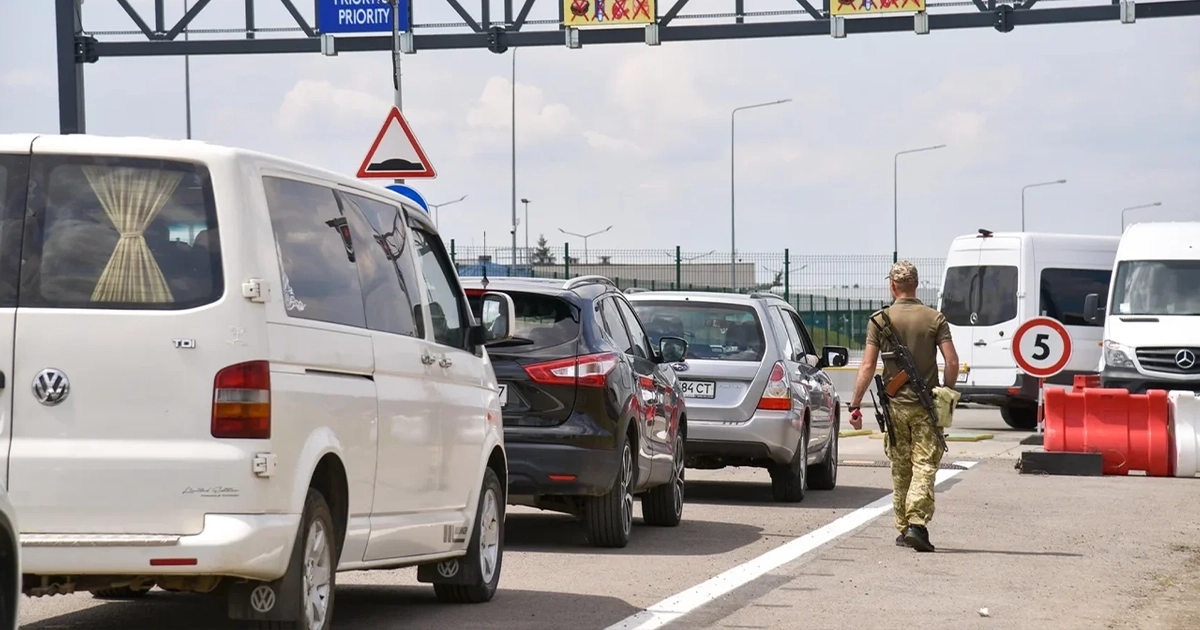 За перший тиждень після урядового дозволу на виїзд молоді від 18 до 22 років понад 10 тисяч українців перетнули польський кордон.