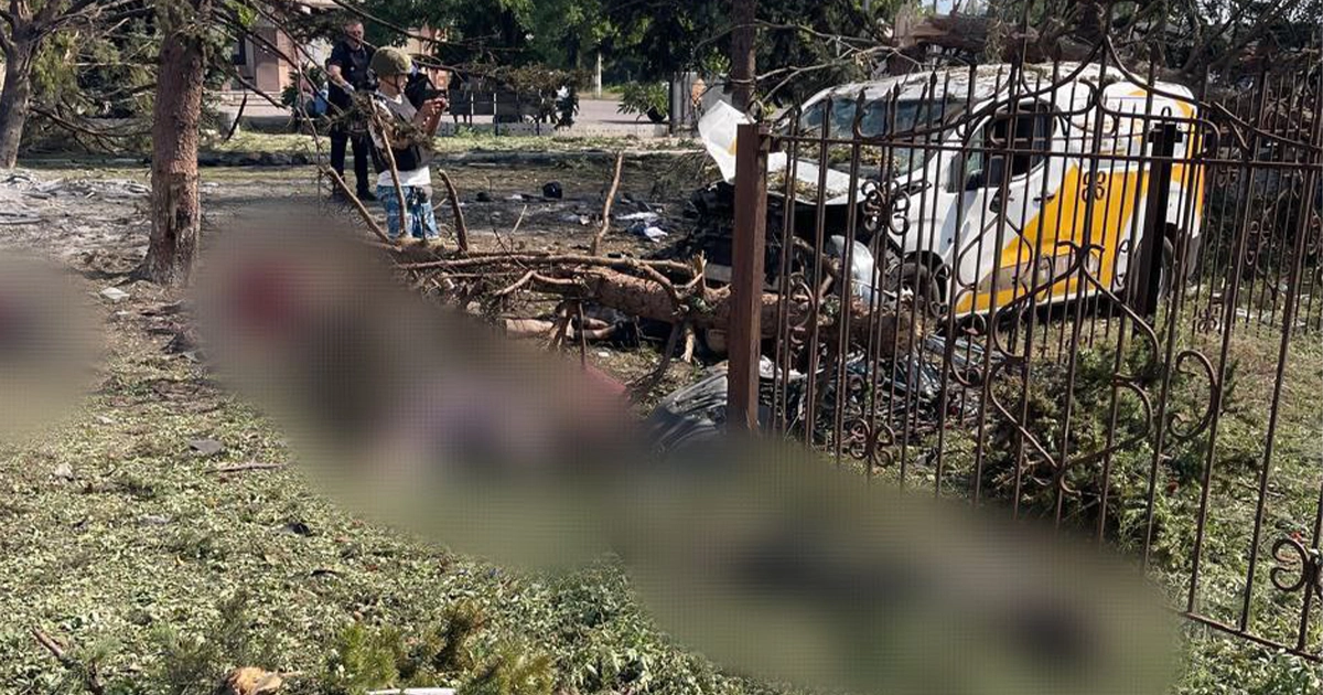 Наслідки авіаудару по Яровій на Донеччині