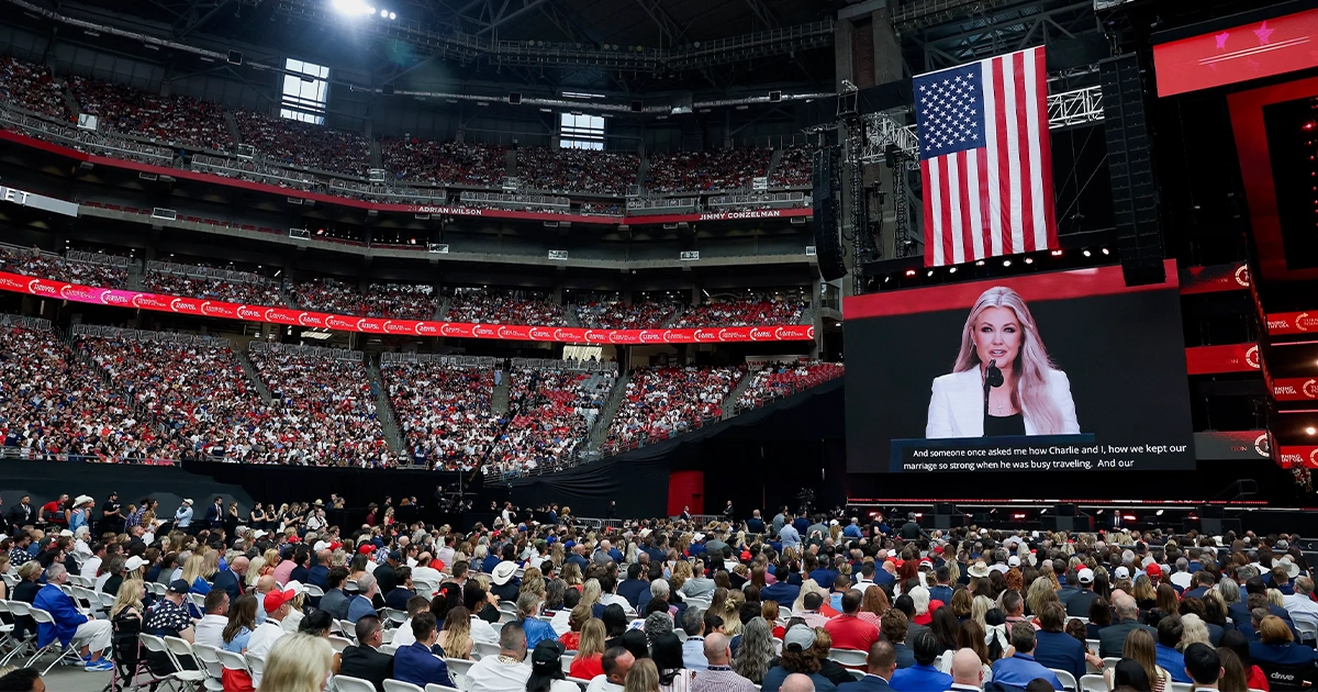 У США відбувся меморіал Чарлі Кірка: 100 тисяч людей, молитви й політика