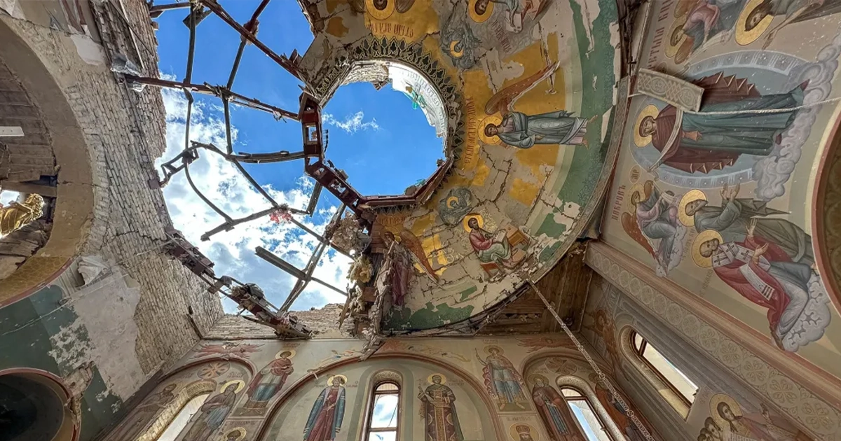 руйнована церква в Україні як символ переслідувань Росією християн
