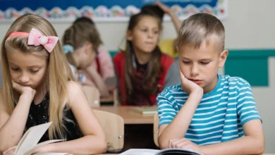 Українські школярі у класі під час війни