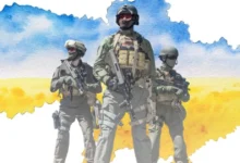 Українські військові під прапором у День захисників і захисниць України