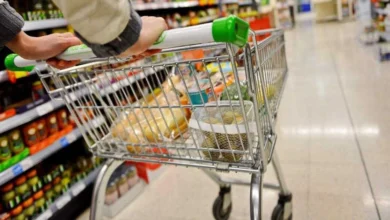 Українці почали частіше економити на їжі: від яких продуктів відмовляються через війну