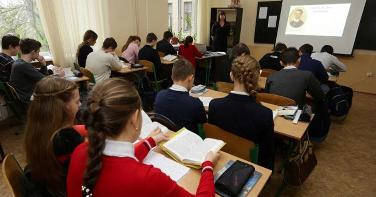 МОН рекомендує змінити канікули та графік навчання через блекаути