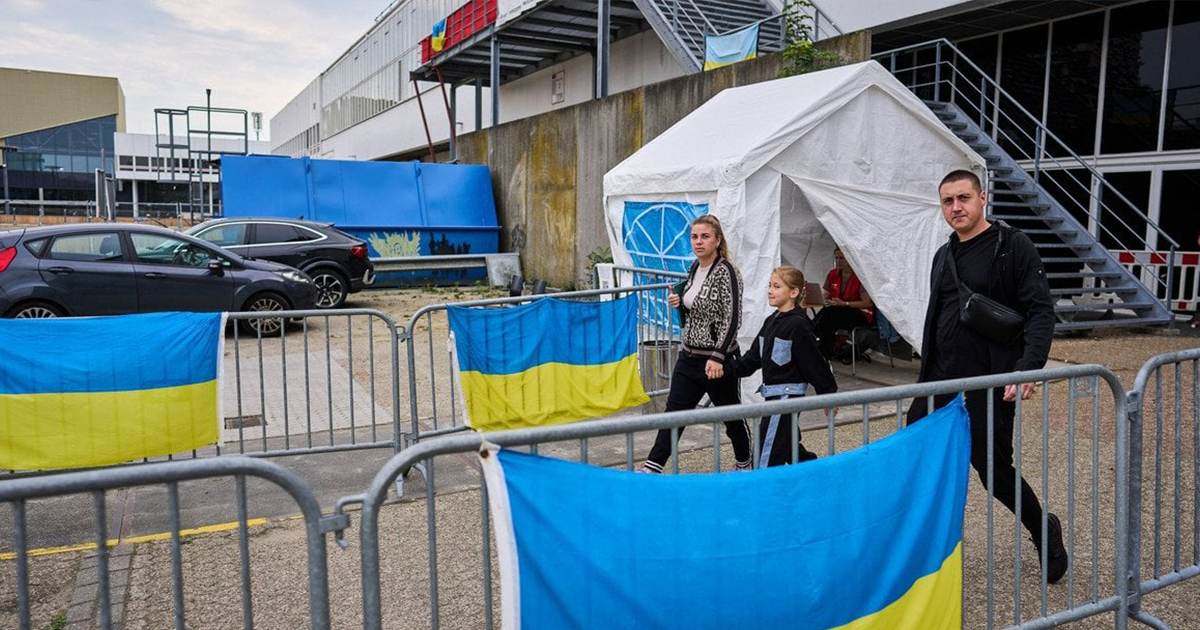 121 тис. молодих українців виїхали після дозволу: Костенко про наслідки