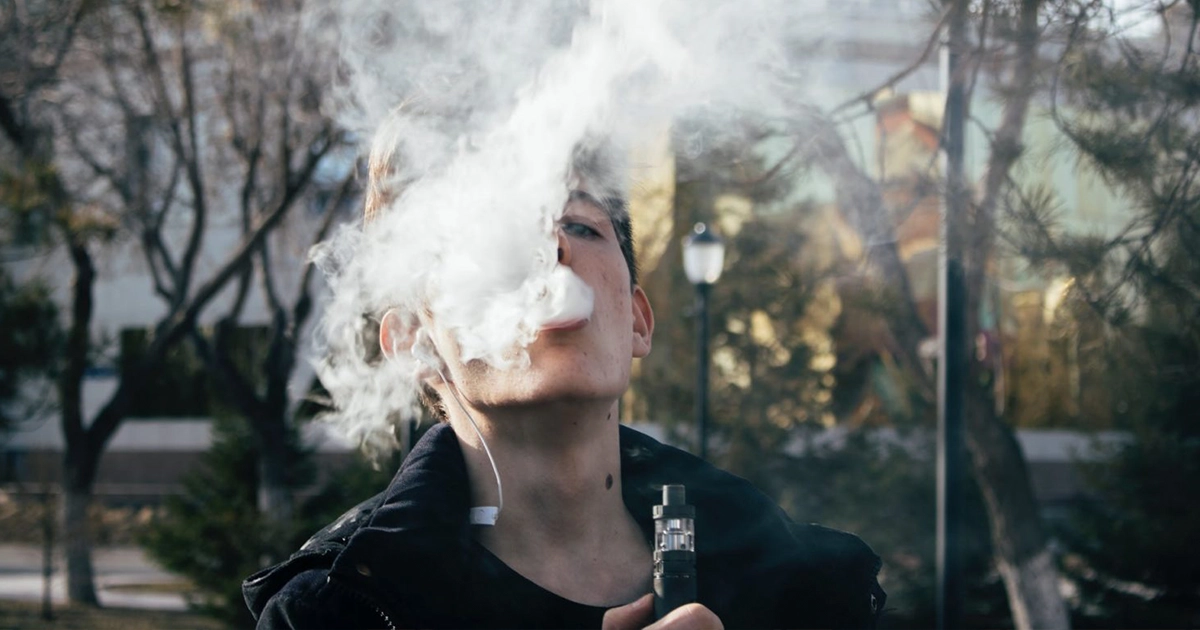 20% українських дітей вживають електронні сигарети — лікарі б’ють на сполох