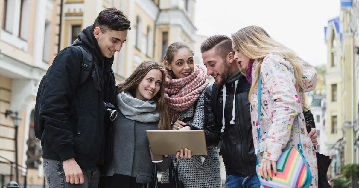 Молодь у Британії частіше дякує Богові та шукає сенс життя — дослідження