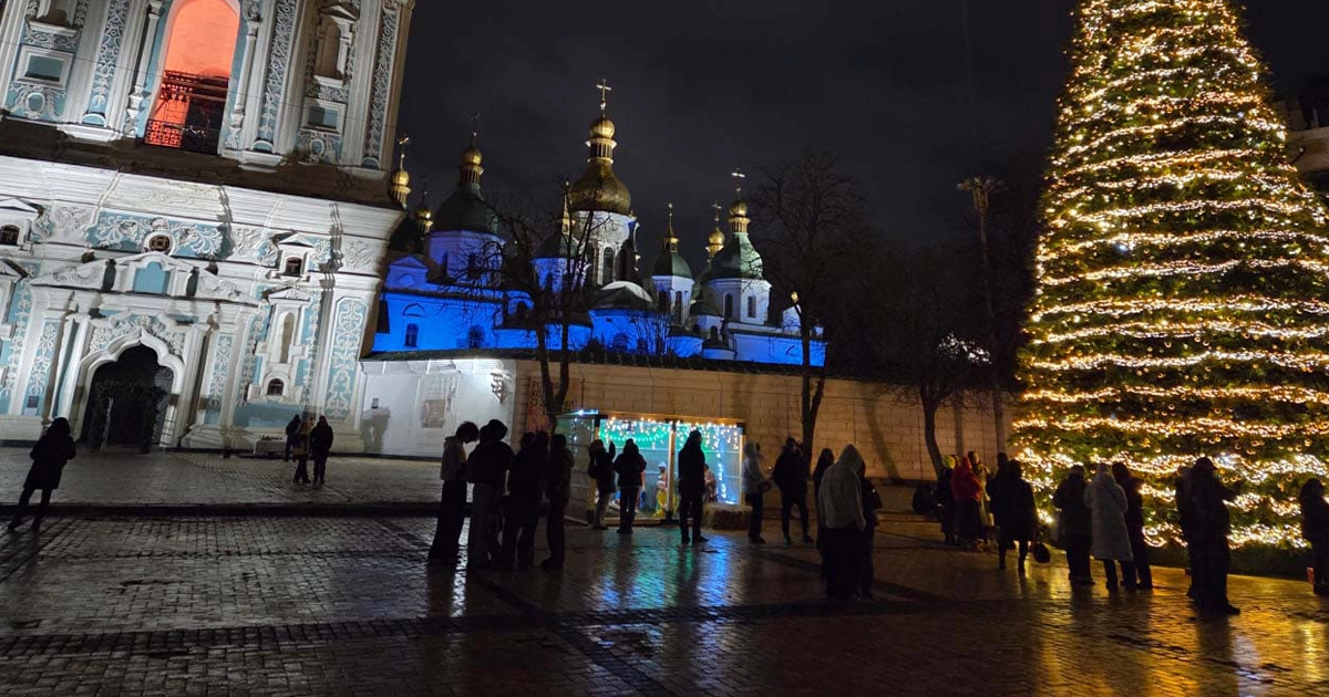 На Софійській площі в Києві встановили різдвяний вертеп
