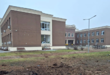 Російський дрон пошкодив християнську школу в Києві під час мирних переговорів