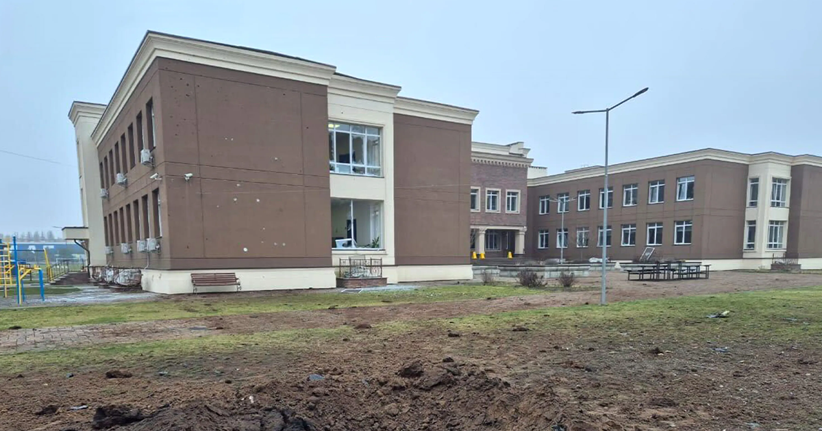 Російський дрон пошкодив християнську школу в Києві під час мирних переговорів