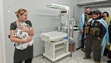 Говард Баффет відвідав прифронтовий Херсон і підтримав лікарів та дітей