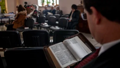 У Росії змушують маркувати Біблії: штрафи й знищення книг