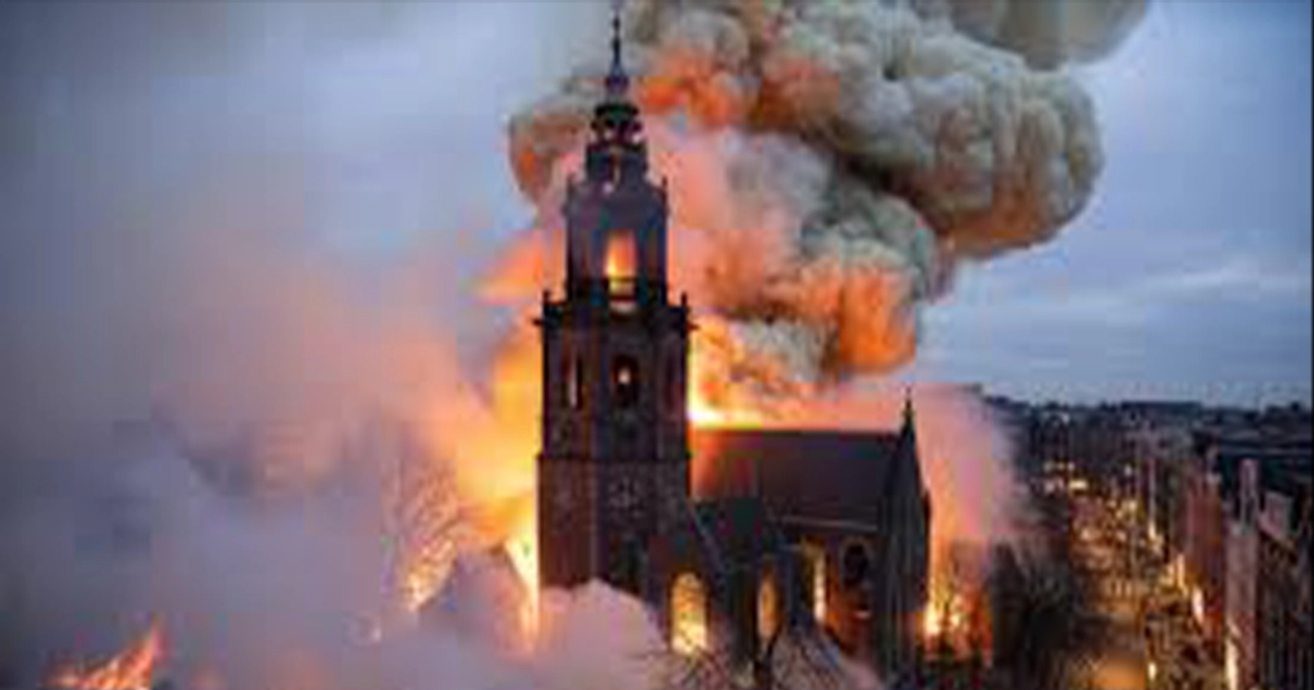 У новорічну ніч в Амстердамі згоріла історична церква Вонделькерк
