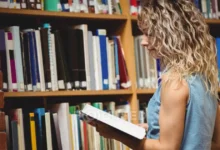 Чому жінки більш релігійні за чоловіків: дослідження Європи