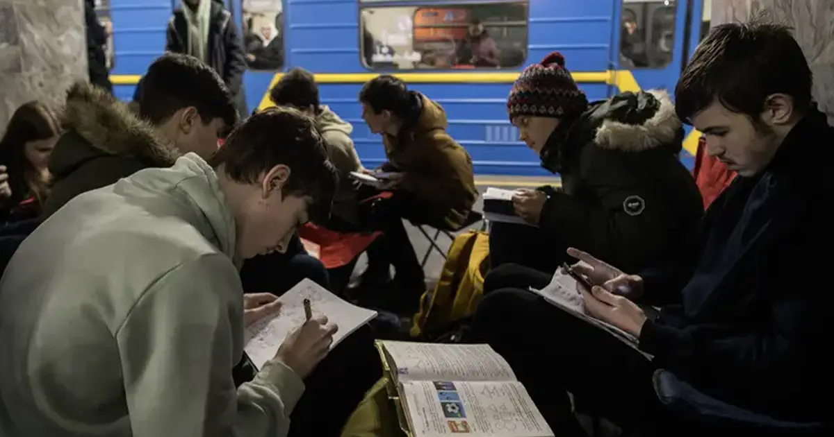 Як війна впливає на навчання підлітків в Україні