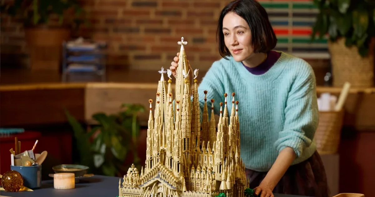 Модель храму Саграда Фамілія, зібрана з деталей LEGO.