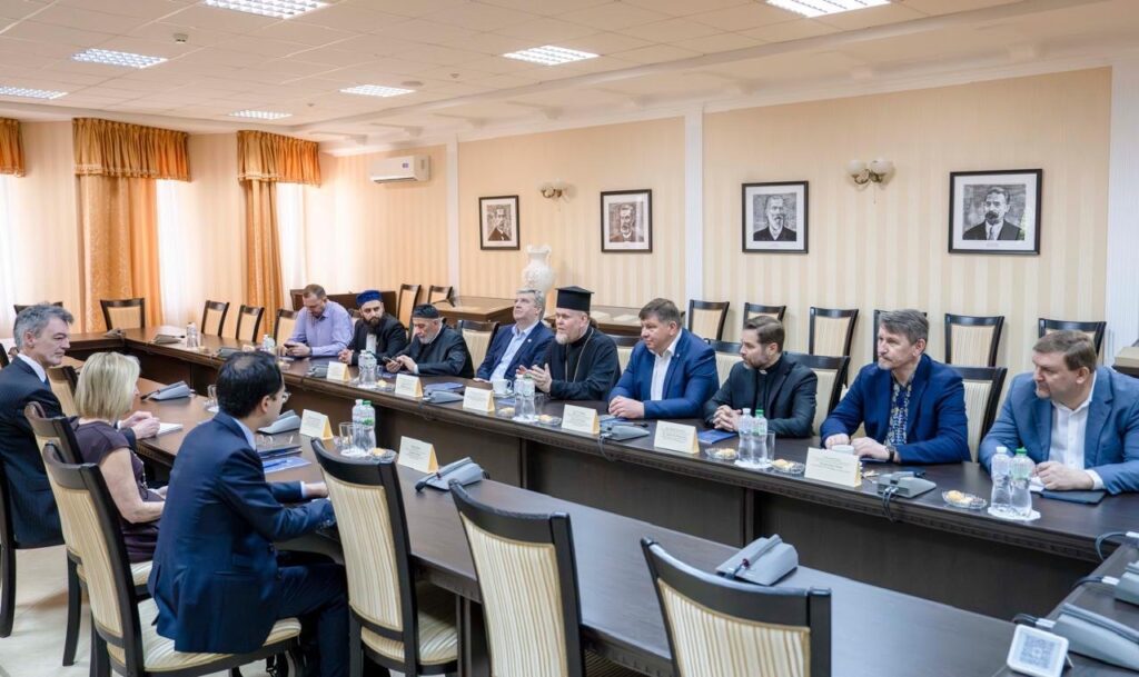 ВРЦіРО зустрілася з послом США Джулі Девіс