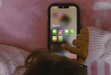 Дослідження: власний смартфон погіршує розуміння прочитаного у дітей