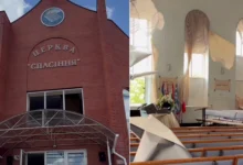Пошкоджений храмовий комплекс церкви «Спасіння» у Вишневому після російської ракетної атаки.