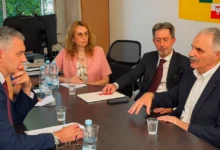 Віктор Єленський під час зустрічі зі спеціальним посланником Великої Британії Девідом Смітом.
