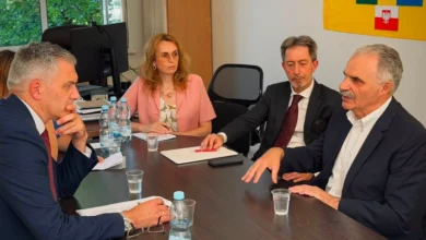 Віктор Єленський під час зустрічі зі спеціальним посланником Великої Британії Девідом Смітом.