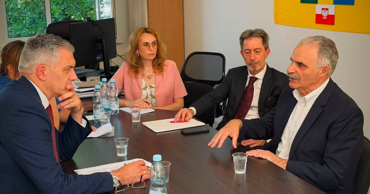 Віктор Єленський під час зустрічі зі спеціальним посланником Великої Британії Девідом Смітом.
