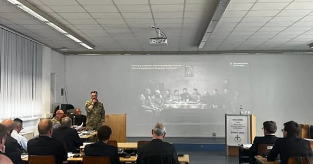 Український військовий капелан виступає на Балтійській конференції військового капеланства у Гамбурзі