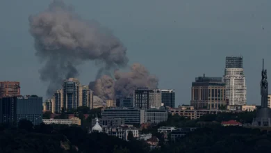 Дим над Києвом після російської атаки, яка може спричинити перебої зі зв’язком