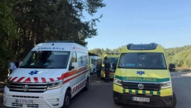 Автомобілі швидкої допомоги під час повернення українців з окупованих територій