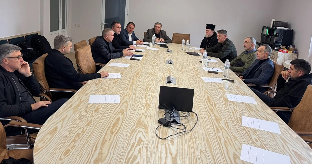 Церкви запускають молитовну ініціативу «Зупинившись, помолись!»